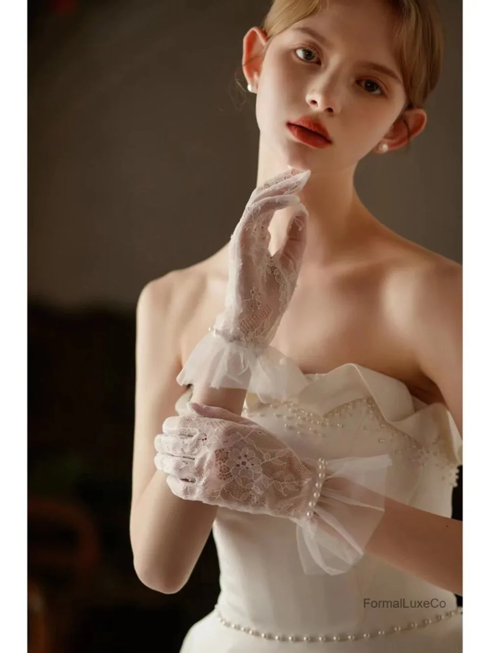 Lace Mesh Short Gloves with Pearls for Wedding Opera Tea Party